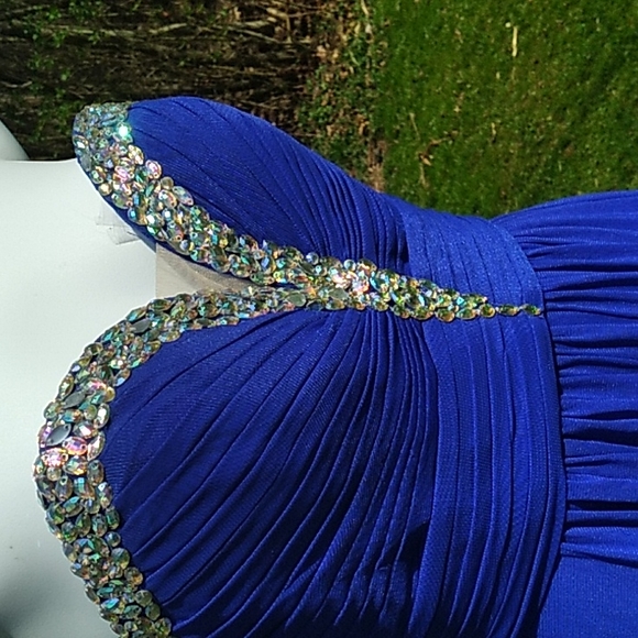 Prom gown size 4 - Picture 3 of 10